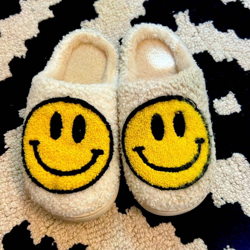 Smiley Face slippers, Sz 1